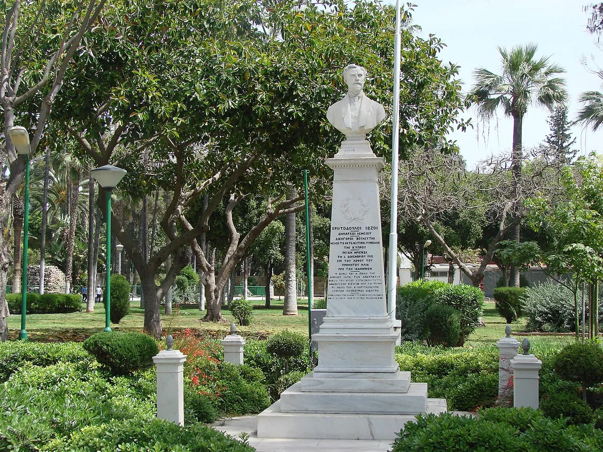 A statue honoring Christodoulos Sozos in the Limassol municipal park.