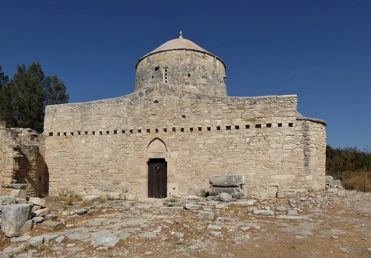 Ερειπωμένη εκκλησία της μονής του Τιμίου Σταυρού στην Ανώγυρα