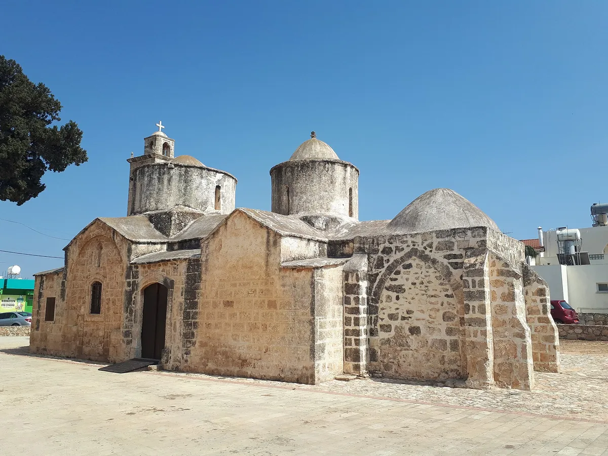 Η παλιά εκκλησία του Αρχαγγέλου Μιχαήλ στον Φρέναρο