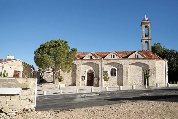 The church of Agios Dimitrios on the village square in Fyti