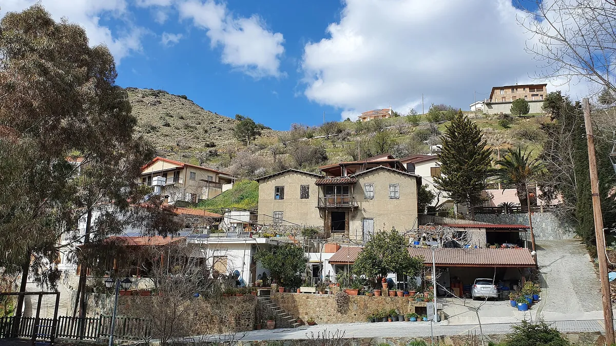 Houses of Gourri on a hillside