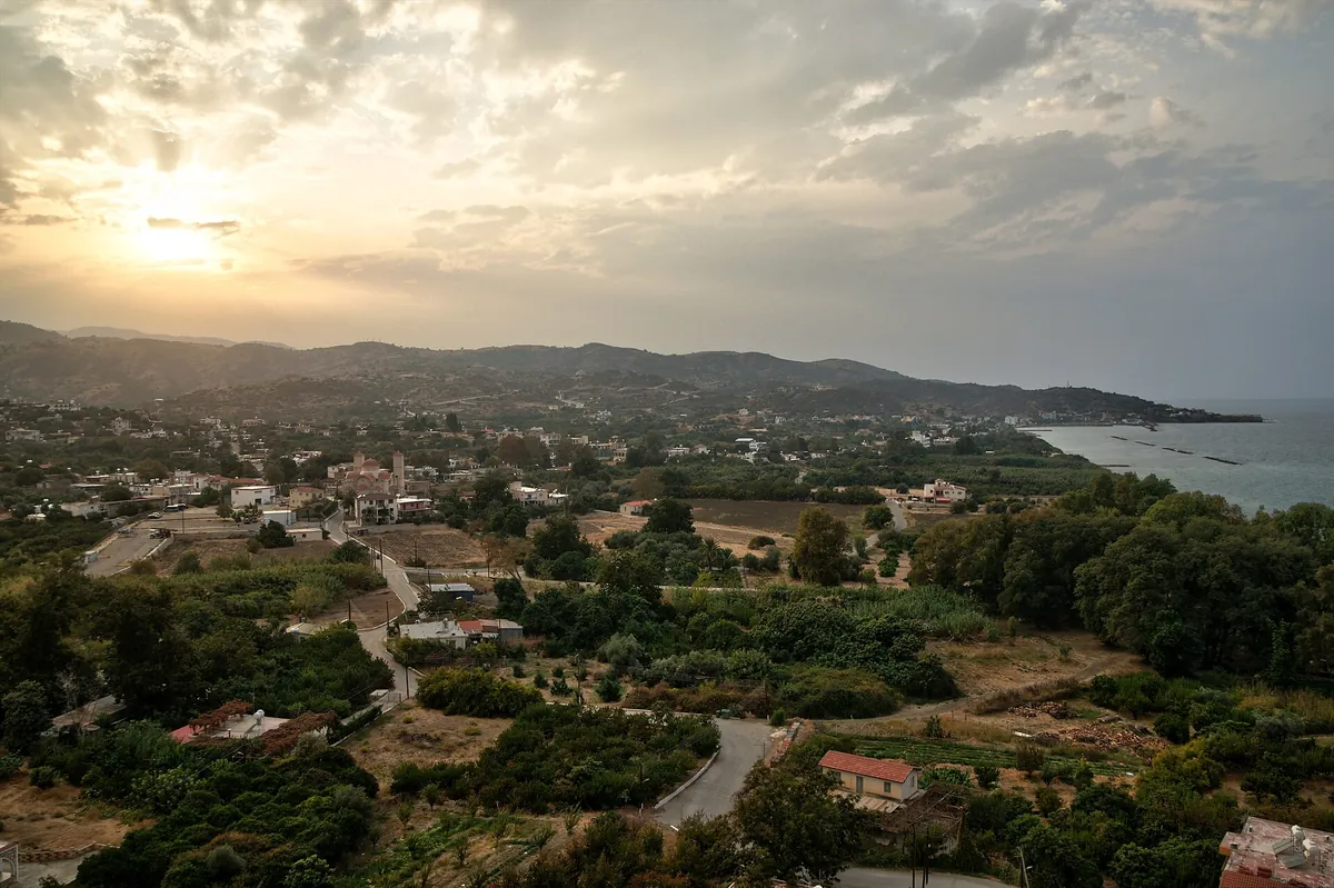 Kato Pyrgos and the Tylliria coast