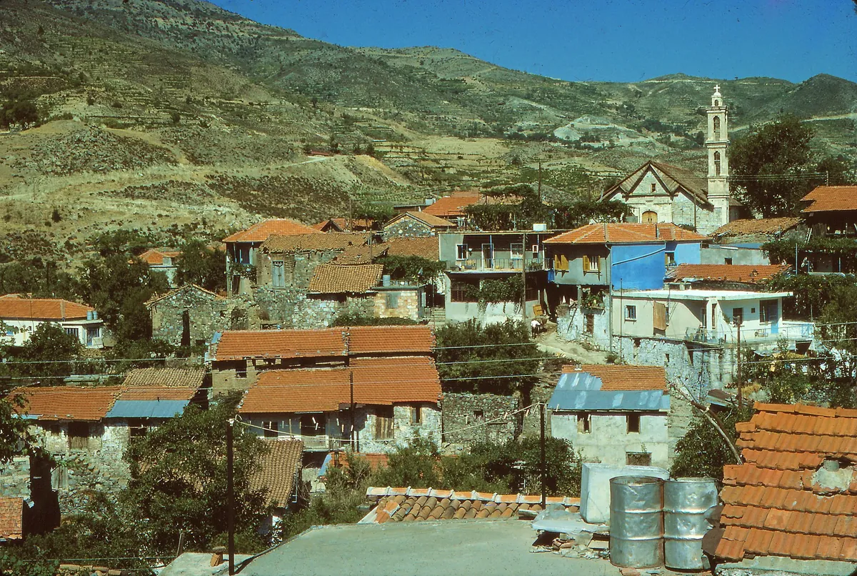 Αμπέλια στις πλαγιές γύρω από τη Λάνεια