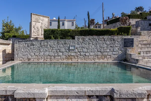 Η παλιά βρύση της Λυσού